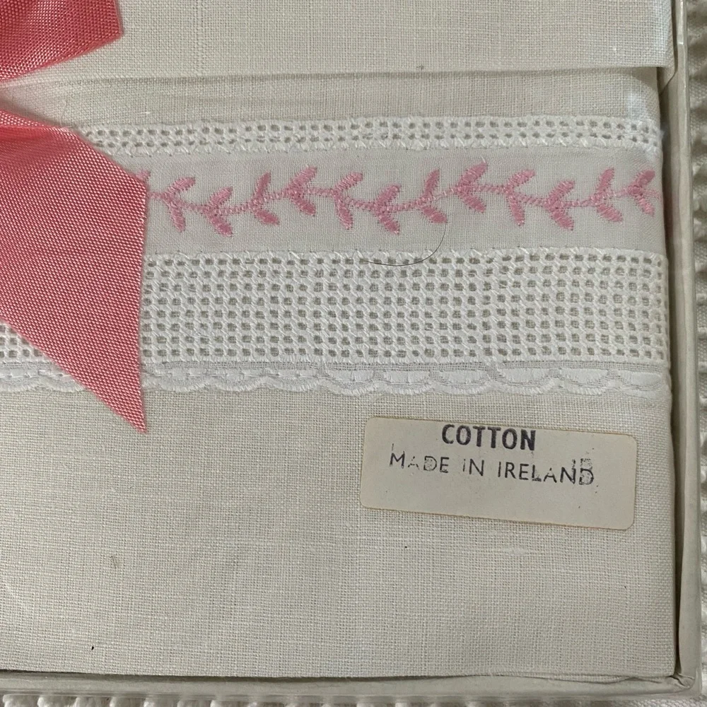 NIB 2 Dreamweave Cotton Pillowcases Made in Ireland Pink White - Picture 7 of 9